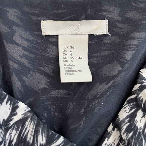 H&M dress, size 6 - Picture 5 of 5